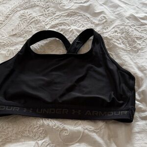 Under Armour Women's Sleek Black Sports Bra